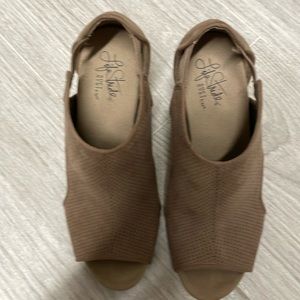 life stride, wedges, gently used. Size 6.